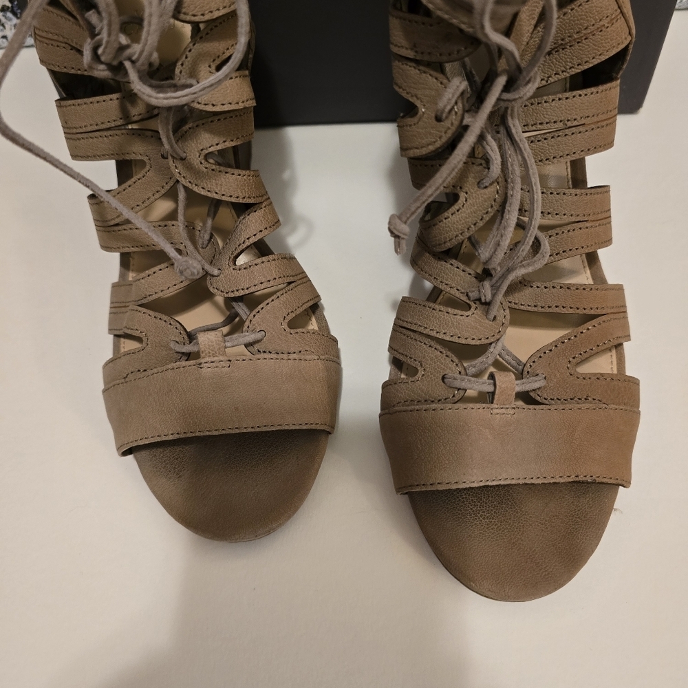 VINCE CAMUTO Tan Chunky Heel Laceup Sandals Tassles Detail Zipup Sides Size 11 - Picture 3 of 17